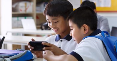 Кина ги забрани мобилните телефони во сите училишта